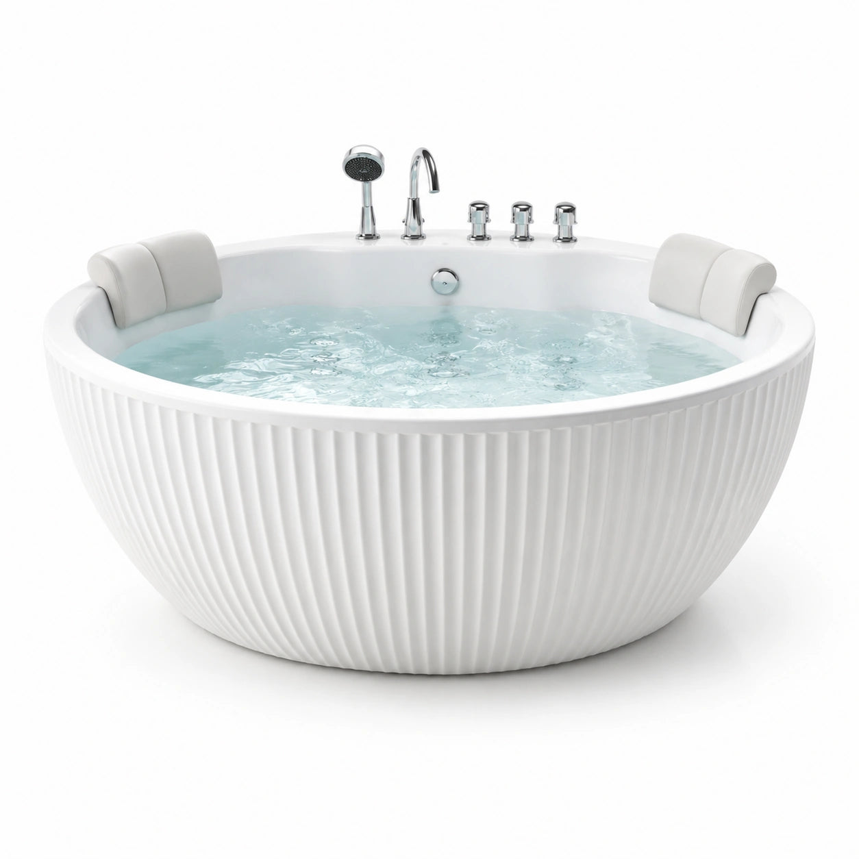 Vasca da bagno freestanding in acrilico bianco con rubinetteria in ottone