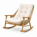 Sedia a dondolo in legno e rattan con imbottitura in cotone beige